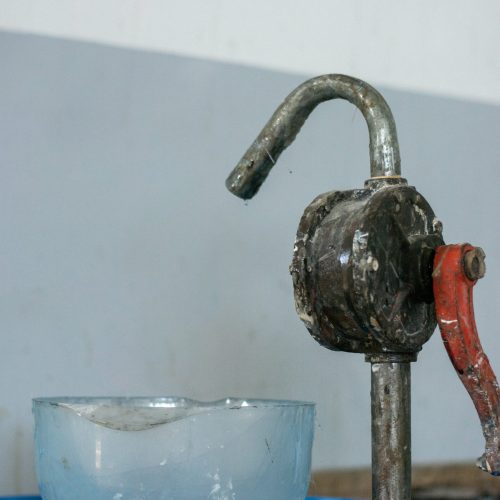 bomba-manual-resina-poliester-vinilester-min